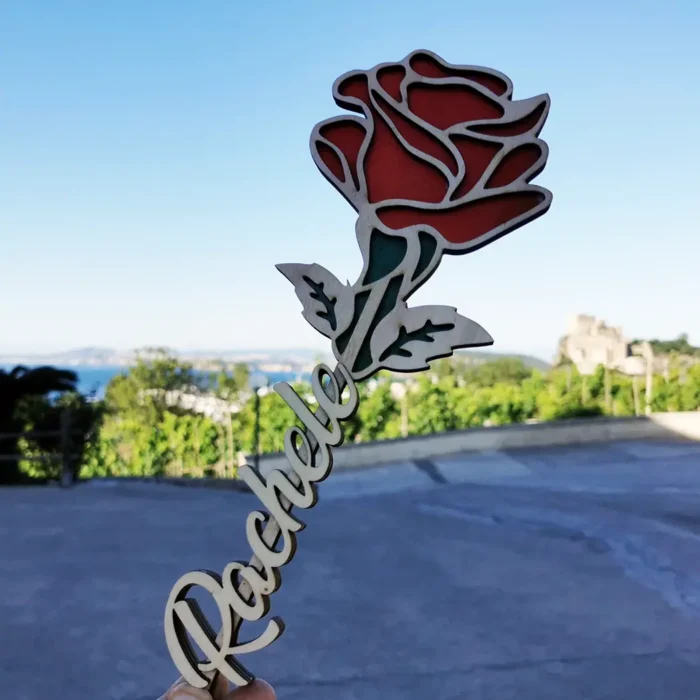 Rosa in legno personalizzata e colorata
