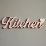 Scritta kitchen in legno artigianale con cuore